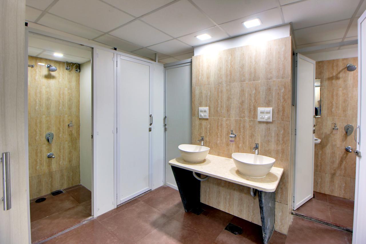 Hotel Astropods Airport, Mumbai. المظهر الخارجي الصورة